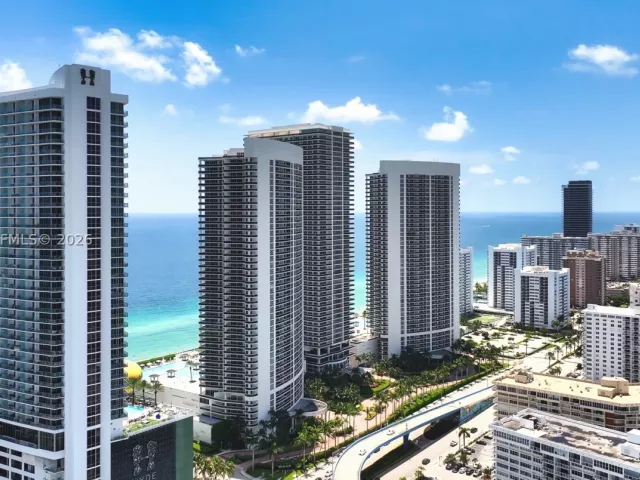 2-bedroom condo for sale in Hollywood - 4111 S Ocean Dr 3008 - MondialRealty