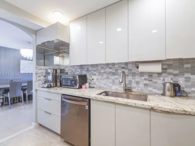 1-bedroom condo for rent in Hallandale Beach - 1950 S Ocean Dr 20D - MondialRealty