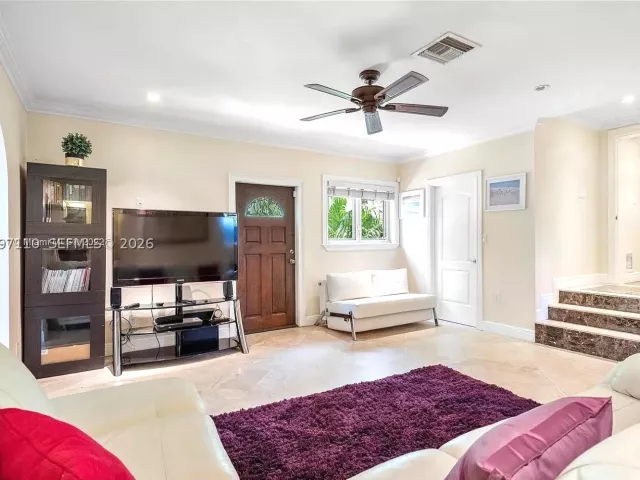 4-bedroom home for rent in Fort Lauderdale - 800 SW 12th - MondialRealty