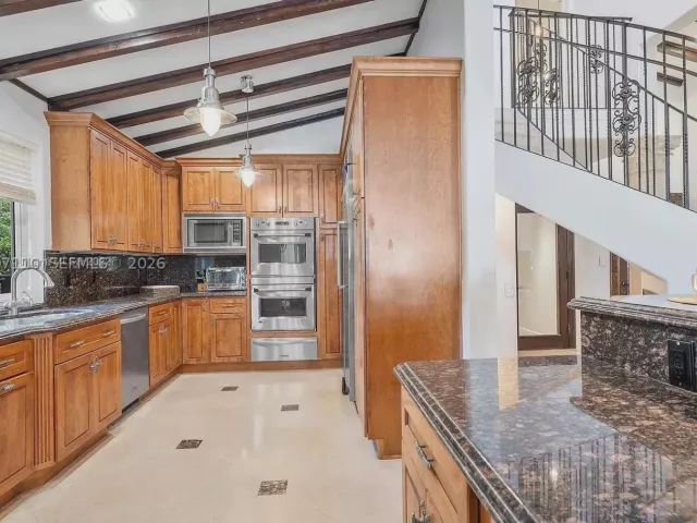4-bedroom home for rent in Fort Lauderdale - 800 SW 12th - MondialRealty