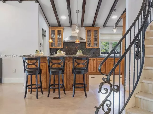 4-bedroom home for rent in Fort Lauderdale - 800 SW 12th - MondialRealty