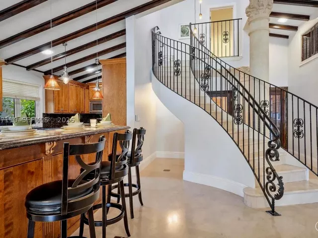 4-bedroom home for rent in Fort Lauderdale - 800 SW 12th - MondialRealty