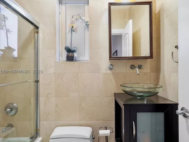 4-bedroom home for rent in Fort Lauderdale - 800 SW 12th - MondialRealty