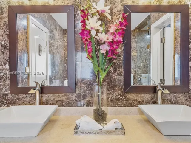 4-bedroom home for rent in Fort Lauderdale - 800 SW 12th - MondialRealty