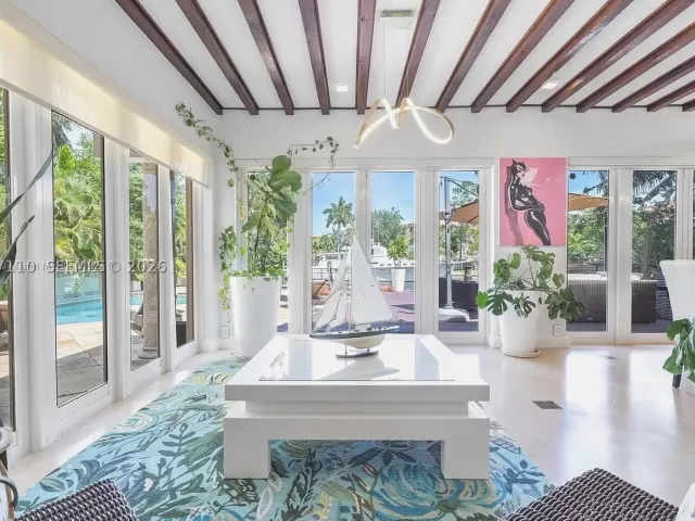 4-bedroom home for rent in Fort Lauderdale - 800 SW 12th - MondialRealty