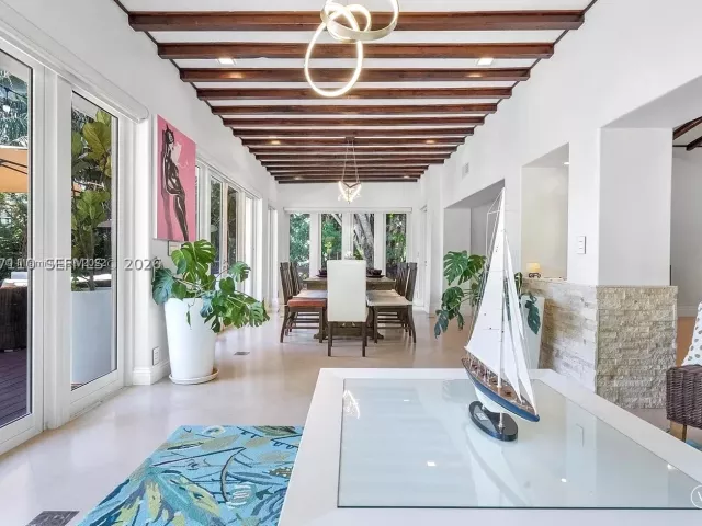 4-bedroom home for rent in Fort Lauderdale - 800 SW 12th - MondialRealty