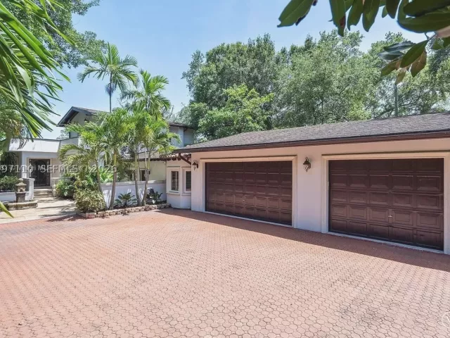 4-bedroom home for rent in Fort Lauderdale - 800 SW 12th - MondialRealty