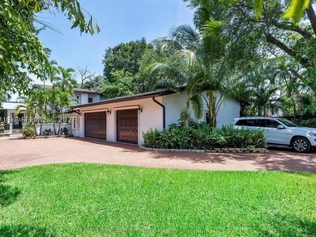 4-bedroom home for rent in Fort Lauderdale - 800 SW 12th - MondialRealty