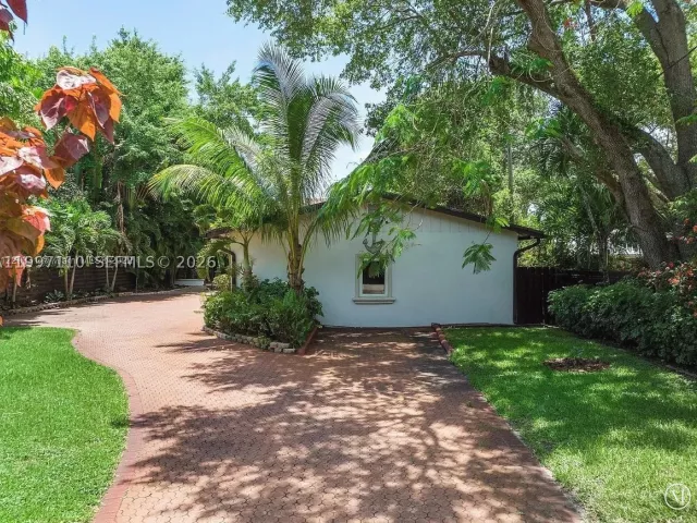4-bedroom home for rent in Fort Lauderdale - 800 SW 12th - MondialRealty