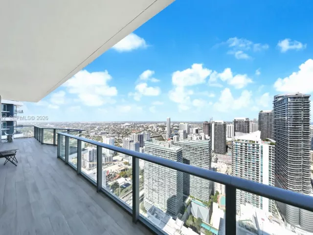 3-bedroom condo for rent in Miami - 1300 S Miami Ave PH5110 - MondialRealty