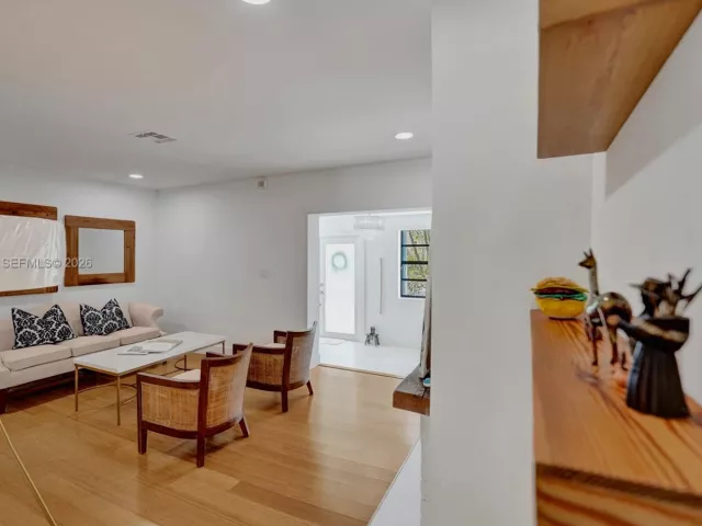 5-bedroom home for sale in Hollywood - 1515 Dewey St - MondialRealty