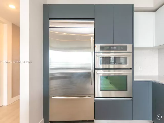 4-bedroom condo for sale in Miami - 1300 Brickell Bay Dr 3804 - MondialRealty