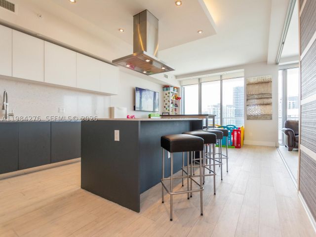 4-bedroom condo for sale in Miami - 1300 Brickell Bay Dr 3804 - MondialRealty
