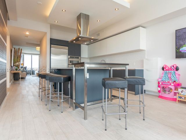 4-bedroom condo for sale in Miami - 1300 Brickell Bay Dr 3804 - MondialRealty