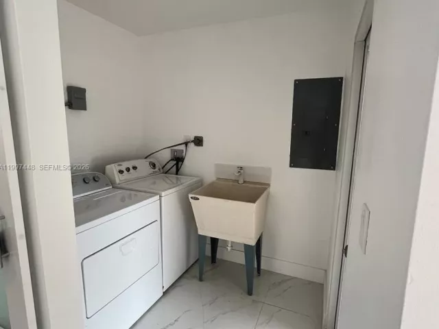 3-bedroom home for rent in Hollywood - 6370 Atlanta St 6370 - MondialRealty