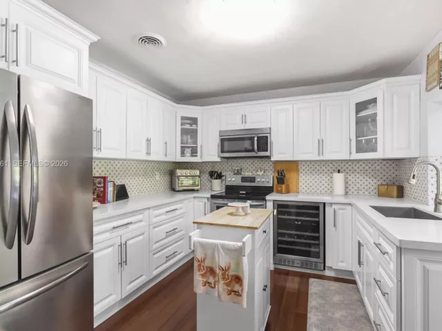 5-bedroom home for sale in Miami - 9451 SW 61st St - MondialRealty