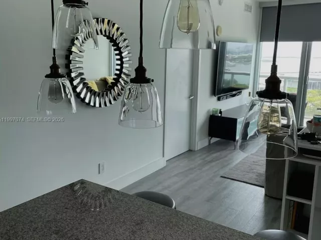 1-bedroom condo for rent in Miami - 888 Biscayne Blvd 1810 - MondialRealty