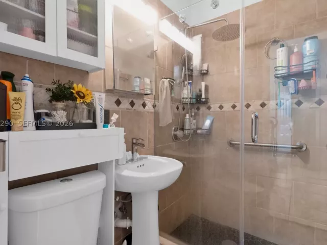 5-bedroom home for sale in North Miami - 1335 NW 129th St - MondialRealty