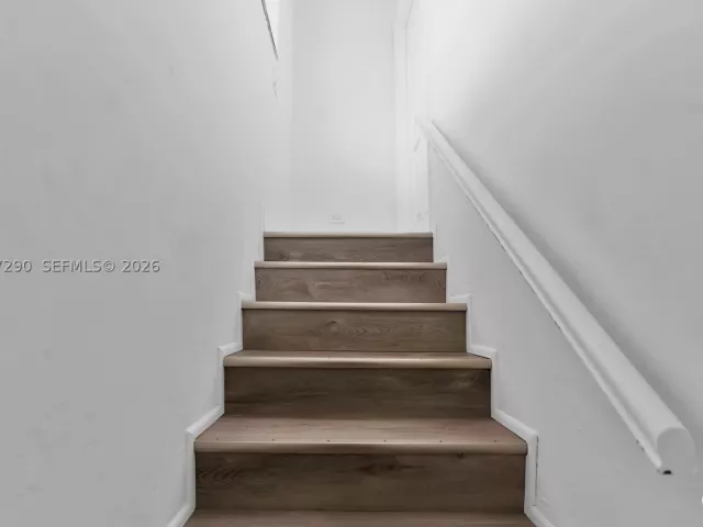 5-bedroom home for sale in North Miami - 1335 NW 129th St - MondialRealty