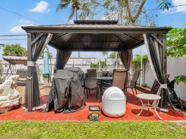 5-bedroom home for sale in North Miami - 1335 NW 129th St - MondialRealty