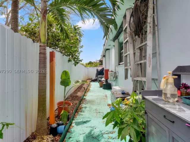 5-bedroom home for sale in North Miami - 1335 NW 129th St - MondialRealty