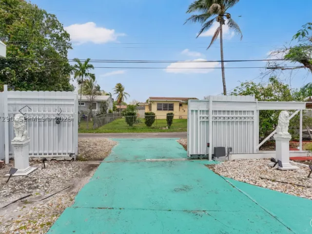 5-bedroom home for sale in North Miami - 1335 NW 129th St - MondialRealty