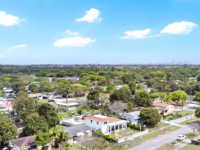 5-bedroom home for sale in North Miami - 1335 NW 129th St - MondialRealty