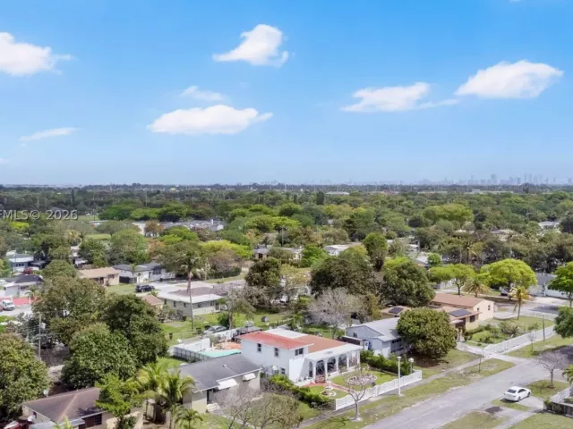 5-bedroom home for sale in North Miami - 1335 NW 129th St - MondialRealty