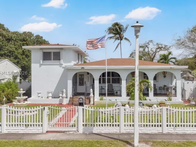 5-bedroom home for sale in North Miami - 1335 NW 129th St - MondialRealty