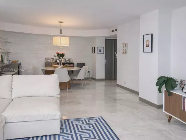 2-bedroom condo for sale in Miami - 701 Brickell Key Blvd 1611 - MondialRealty