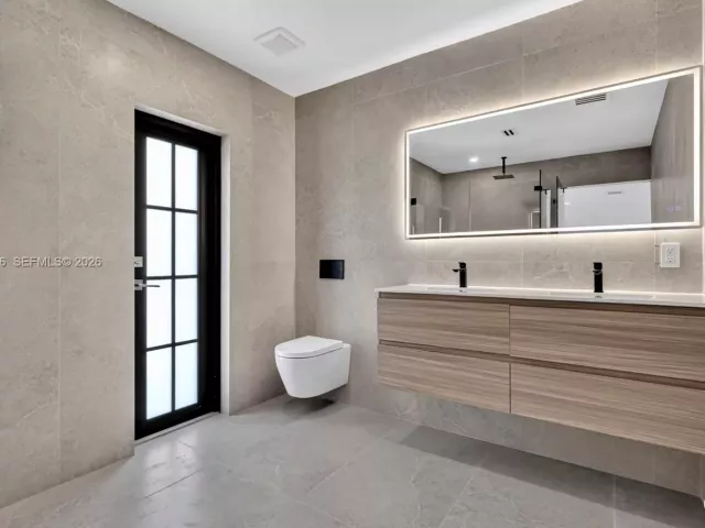 5-bedroom home for sale in Hallandale Beach - 607 Layne Blvd - MondialRealty