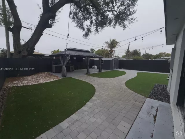 3-bedroom home for rent in Pembroke Pines - 6619 SW 2nd Ct - MondialRealty