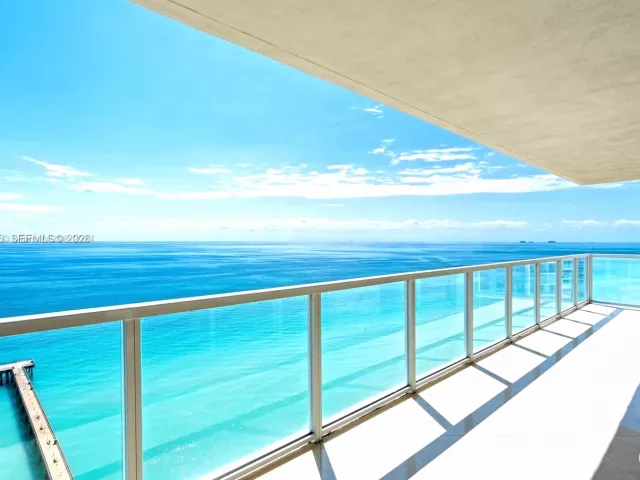 2-bedroom condo for sale in Sunny Isles Beach - 16699 Collins Ave 2602 - MondialRealty