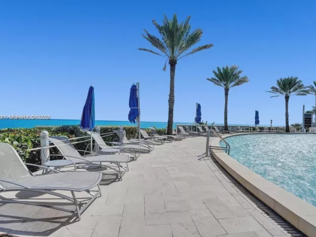 2-bedroom condo for rent in Sunny Isles Beach - 17201 Collins Ave 2005 - MondialRealty