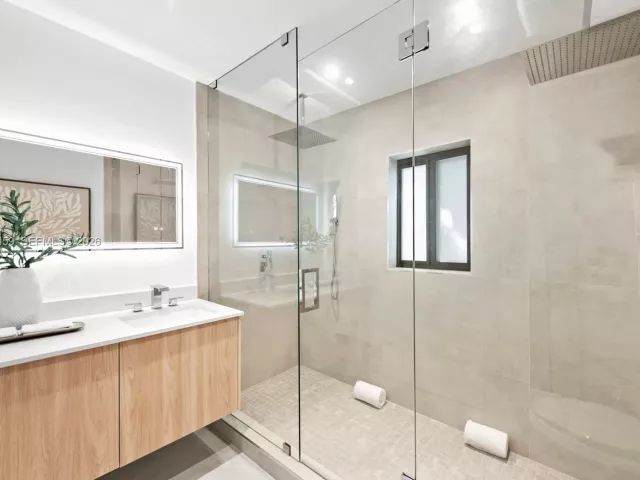 4-bedroom home for rent in Miami - 8246 NE 2nd Ct - MondialRealty