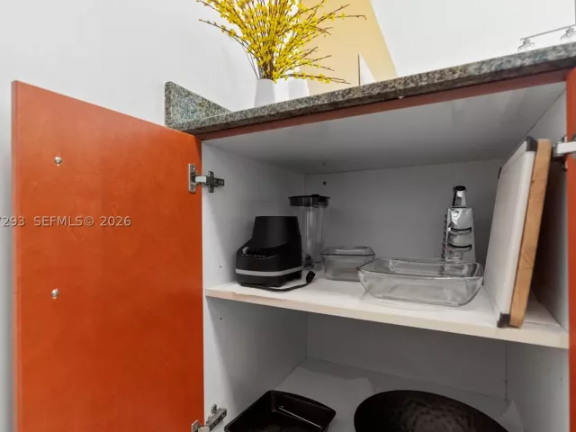 1-bedroom condo for sale in Miami - 1200 Brickell Bay Dr PH 4218 - MondialRealty