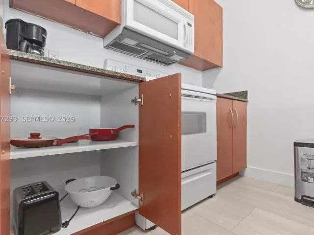 1-bedroom condo for sale in Miami - 1200 Brickell Bay Dr PH 4218 - MondialRealty