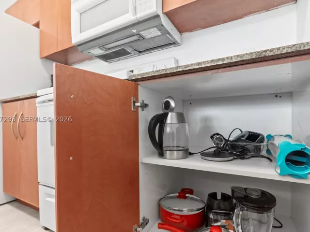 1-bedroom condo for sale in Miami - 1200 Brickell Bay Dr PH 4218 - MondialRealty