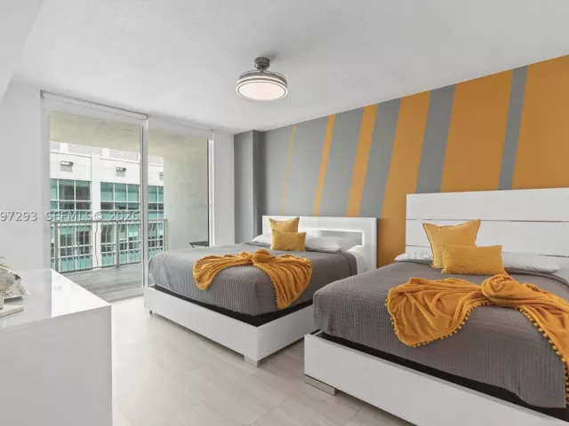 1-bedroom condo for sale in Miami - 1200 Brickell Bay Dr PH 4218 - MondialRealty