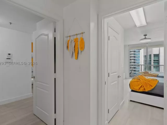 1-bedroom condo for sale in Miami - 1200 Brickell Bay Dr PH 4218 - MondialRealty