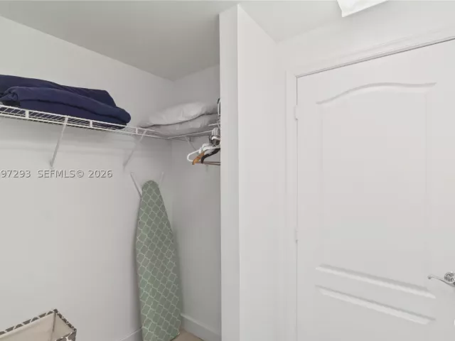 1-bedroom condo for sale in Miami - 1200 Brickell Bay Dr PH 4218 - MondialRealty