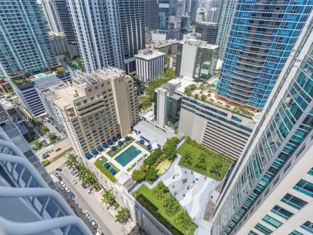 1-bedroom condo for sale in Miami - 1200 Brickell Bay Dr PH 4218 - MondialRealty