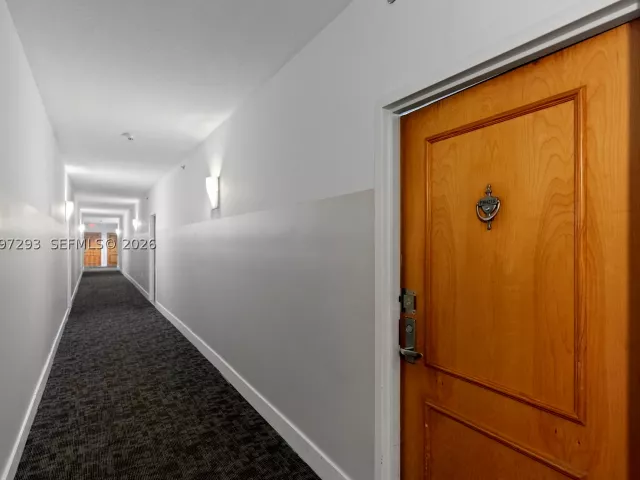 1-bedroom condo for sale in Miami - 1200 Brickell Bay Dr PH 4218 - MondialRealty