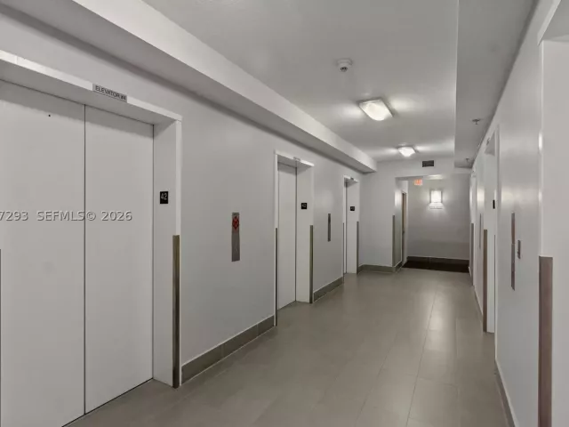 1-bedroom condo for sale in Miami - 1200 Brickell Bay Dr PH 4218 - MondialRealty