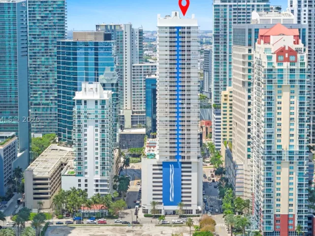 1-bedroom condo for sale in Miami - 1200 Brickell Bay Dr PH 4218 - MondialRealty