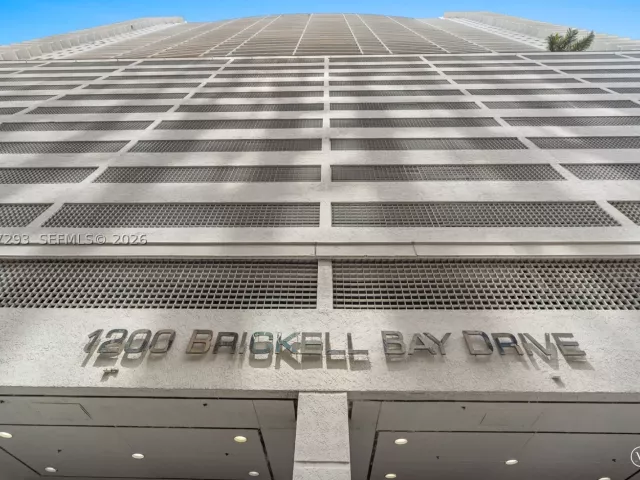 1-bedroom condo for sale in Miami - 1200 Brickell Bay Dr PH 4218 - MondialRealty
