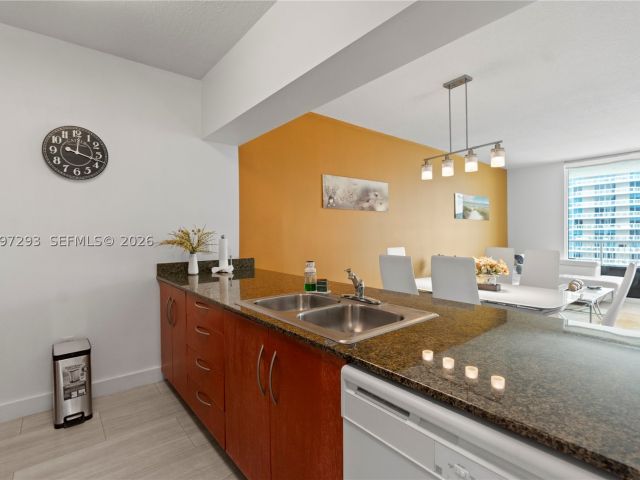 1-bedroom condo for sale in Miami - 1200 Brickell Bay Dr PH 4218 - MondialRealty