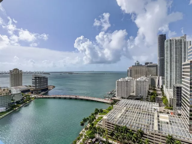1-bedroom condo for rent in Miami - 495 Brickell Ave 2807 - MondialRealty
