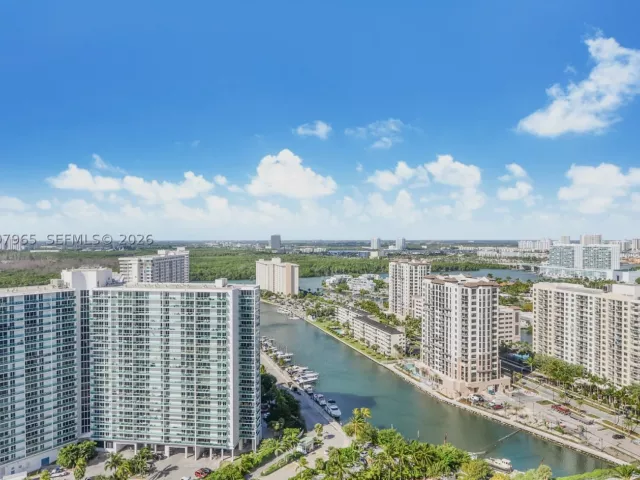 3-bedroom condo for rent in Sunny Isles Beach - 15701 Collins Ave 2302 - MondialRealty