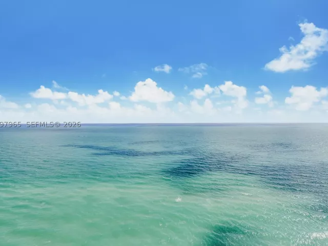 3-bedroom condo for rent in Sunny Isles Beach - 15701 Collins Ave 2302 - MondialRealty